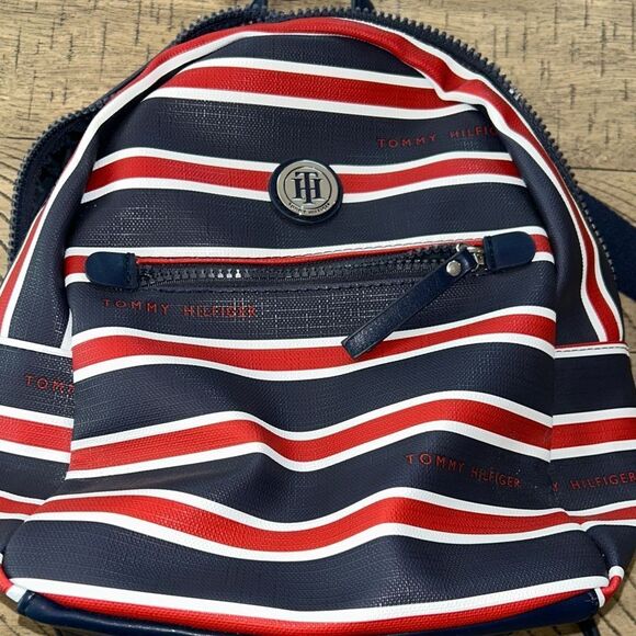 Tommy Hilfiger 🇺🇸 Nautical🛥️Striped Backpack🎒Adj straps roomy interior Vegan 🌱 - Picture 6 of 17